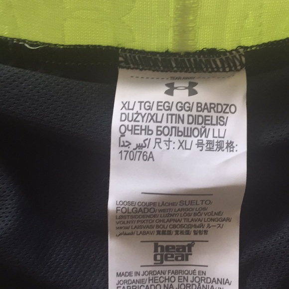 Under Armour 2 in 1 shorty short size extra large - Picture 6 of 8